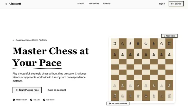 La page d'accueil de ChessOff : « Master Chess at Your Pace » à côté d'un échiquier
