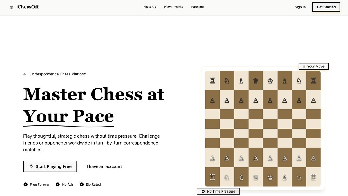 La page d'accueil de ChessOff : « Master Chess at Your Pace » à côté d'un échiquier